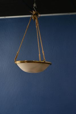 suspension dans la salle à manger d'une maison