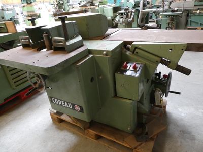 a machine that is sitting on a pallet in a factory