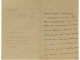 un vieux manuscrit comportant des inscriptions et contenant un stylo