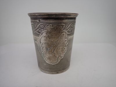 Timbale en argent minerve, à décor d'iris et motifs guillochés, person - Photo 1