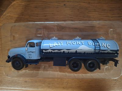 Camion citerne lait MONTBLANC Volvo (long 20 cm) état neuf