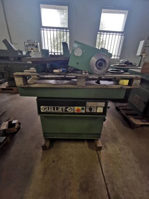 a machine that is sitting in the middle of a room