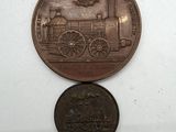 une pièce sur laquelle est représenté un train et une pièce sur laquelle est représenté un train