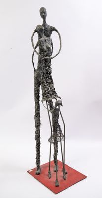 Ecole contemporaine, couple avec enfant, métal et enduit pat…