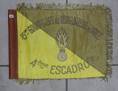 Fanion du 15ème groupement de gendarmerie Mobile.