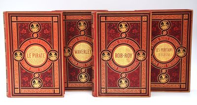 trois livres sont alignés sur une surface blanche