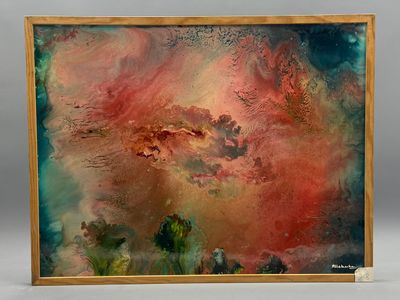 une peinture abstraite représentant un nuage rouge et vert, dans un cadre en bois