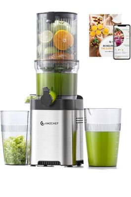 un mixeur posé à côté d'un verre de jus de fruits