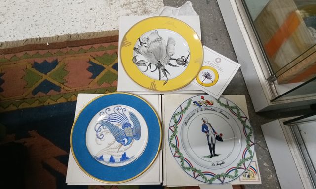Lot comprenant : assiette en porcelaine de Limoges manufacture Ro...