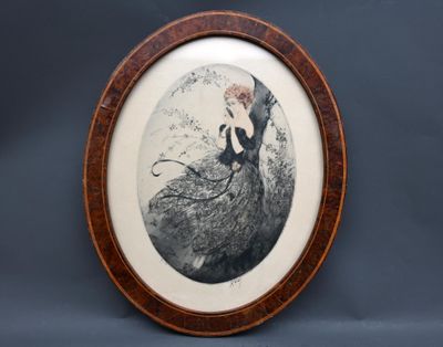 KABY (XX), Elégante au face à main.