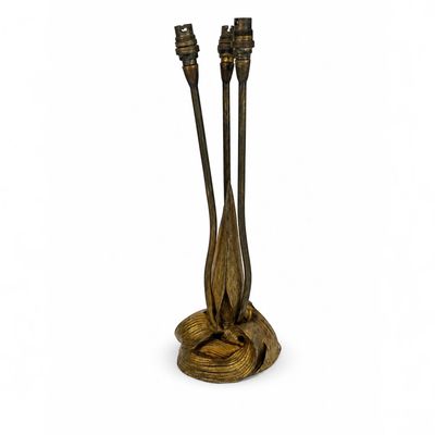 paire de bougeoirs anciens en laiton sur socle
