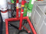 une photo d'un garage rempli de bidons de propane