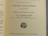 un livre ouvert avec l'image d'un lion dessus