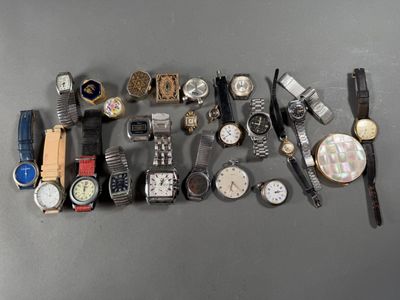 a lot of watches that are on the table