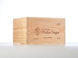 the wooden box is empty and ready to be filled with wine