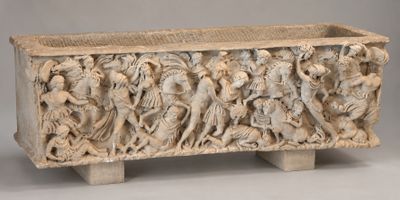 une image représentant un coffret en marbre blanc sur lequel figure un groupe de personnes