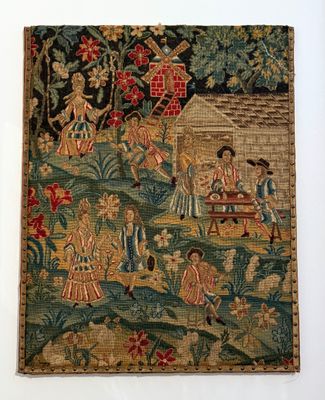 une vieille tapisserie représentant des personnages dans un jardin