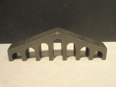 une image représentant un petit pont en béton