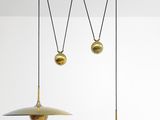 trois suspensions en laiton suspendues au plafond