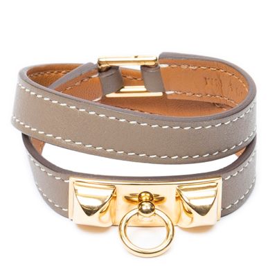 bracelet en cuir avec fermoir plaqué or et clous carrés