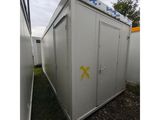 une image représentant un conteneur de stockage blanc recouvert de graffitis
