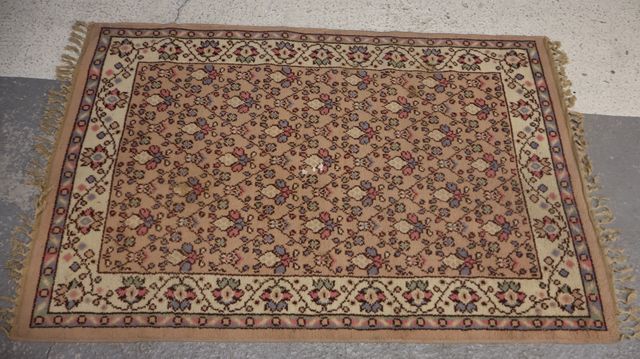Tapis d’orient en laine. A nettoyer. 206 X 122 cm