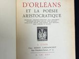un livre ouvert avec la photo d'un homme et d'une femme