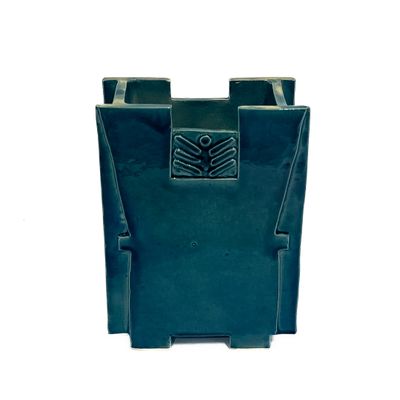 Vase de section rectangulaire en céramique émaillée verte à …