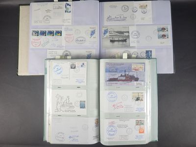 2 grands classeurs vert de plus de 462 lettres et cartes des…