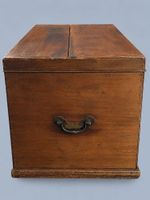 Grande malle-coffre ancienne en bois, de forme rectangulaire… (photo 3)
