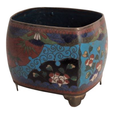 CHINE Caisse en métal cloisonné et émaux polychromes
