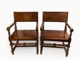 paire de chaises anciennes en bois avec accoudoirs et dossiers tournés