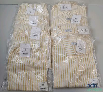 deux paires de t-shirts rayés jaunes et blancs emballés dans du plastique