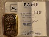 un morceau d'or sur un bout de papier