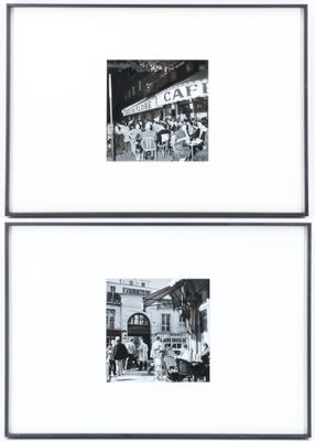 deux photos en noir et blanc montrant des personnes assises à la terrasse d'un restaurant