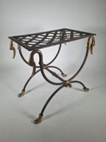 Tabouret curule en fer forgé et laiton à motifs de col de cy… (photo 2)