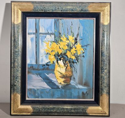 tableau représentant des fleurs jaunes dans un vase posé sur une table devant une fenêtre