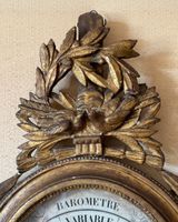 Baromètre en bois doré à fronton sculpté de colombes et feui… (photo 3)