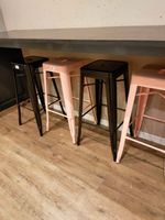 UNE TABLE MANGE DEBOUT NOIRE SUR ROULETTES DIMENSION 277 X 6… (photo 5)