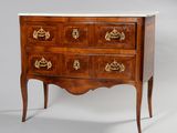 une image d'une commode en bois avec un plateau en marbre
