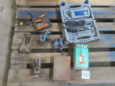 dremel, un cric hydraulique, 1 agrafeuse, 1 petit marbre, … - Photo 1