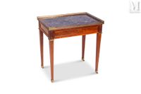 Table à écrire, de style Louis XVI
