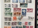 un livre avec beaucoup de timbres