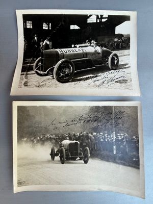 deux vieilles photos en noir et blanc d'une voiture de course conduite par un homme