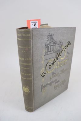 un livre posé sur une table blanche