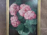 une photo d'un tableau représentant des fleurs roses dans un cadre doré
