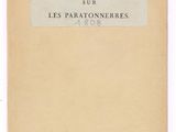 un gros plan d'un livre sur lequel est collée une étiquette