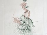 dessin représentant une femme en robe verte avec un oiseau sur la tête