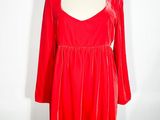 une image d'une robe rouge sur un mannequin, un mannequin, un mannequin, un mannequin, un mannequin, un mannequin, un mannequin, un mannequin