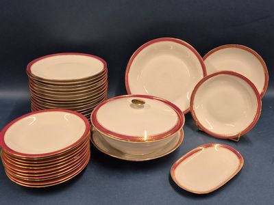 Partie de service en porcelaine de la Compagnie Nationale, l…